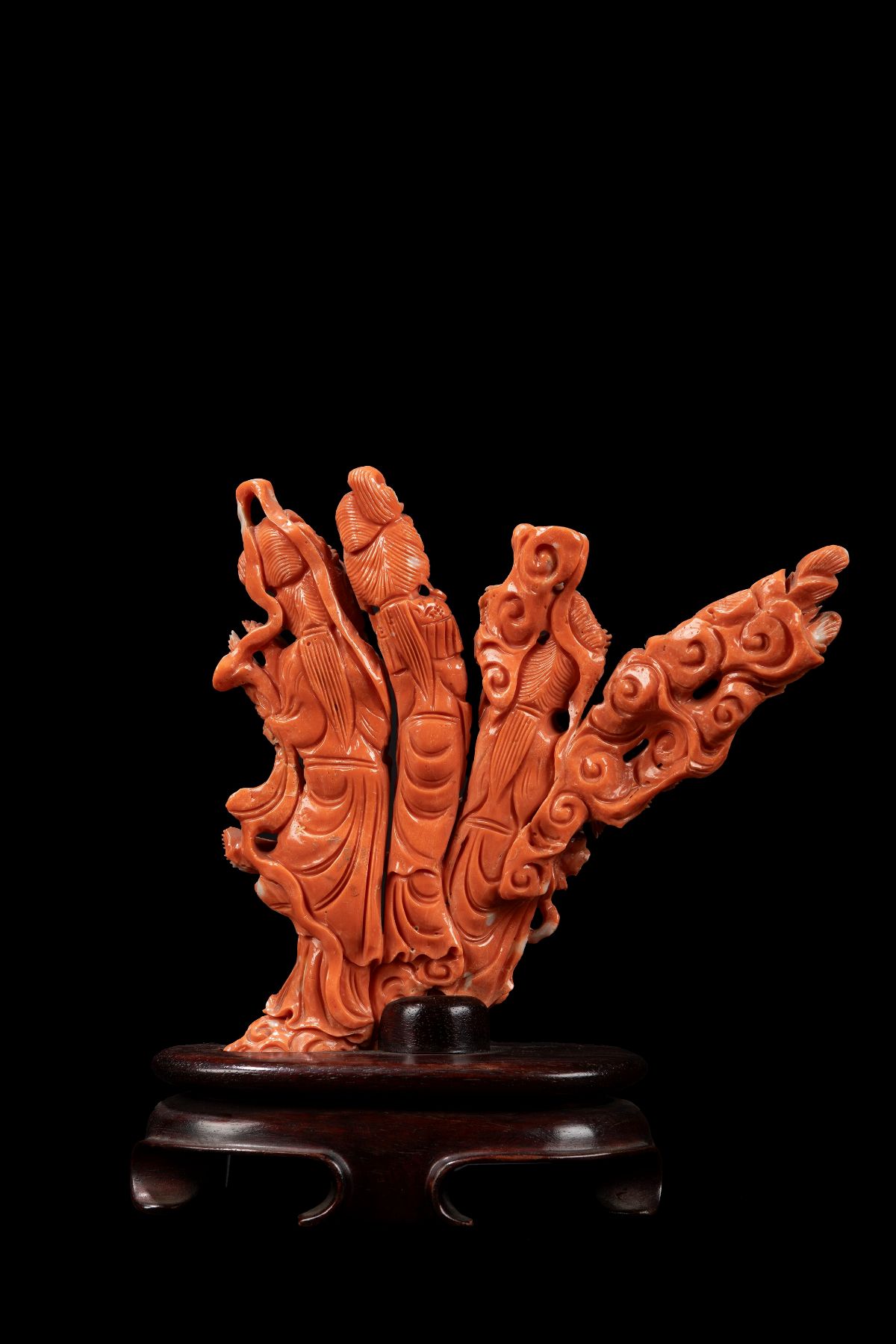 Scultura in corallo, Figure femminili e fenice