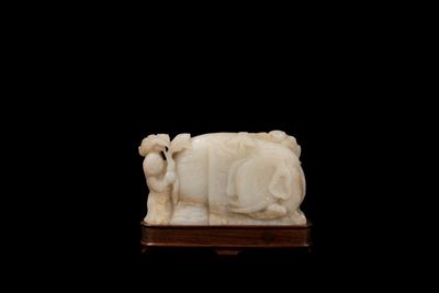 Scultura cinese, Figura in pietra bianca raffigurante un elefante con bambini
