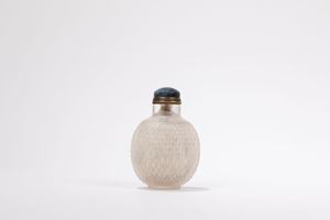 A CRYSTAL ROCK SNUFF BOTTLE