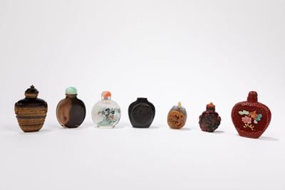 Sette Snuff Bottle, varie tecniche e materiali