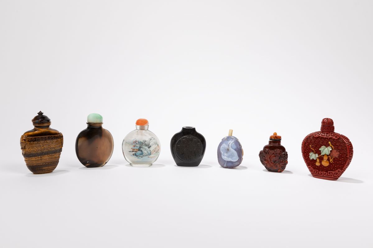 Sette Snuff Bottle, varie tecniche e materiali