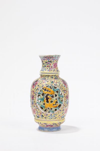 Vaso revolving in porcellana, Famiglia Rosa, Cina, Repubblica di Cina (1912-1949)