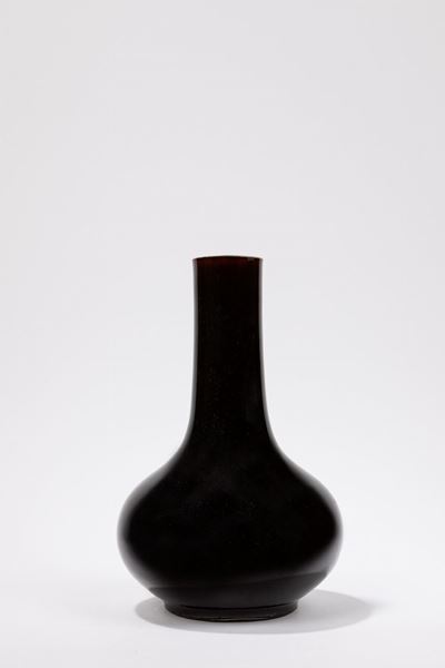 Vaso in porcellana monocroma, Cina, dinastia Qing, fine XIX secolo