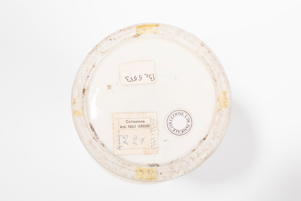 Vaso in porcellana Dehua, Cina, periodo K, h 23,5 cm