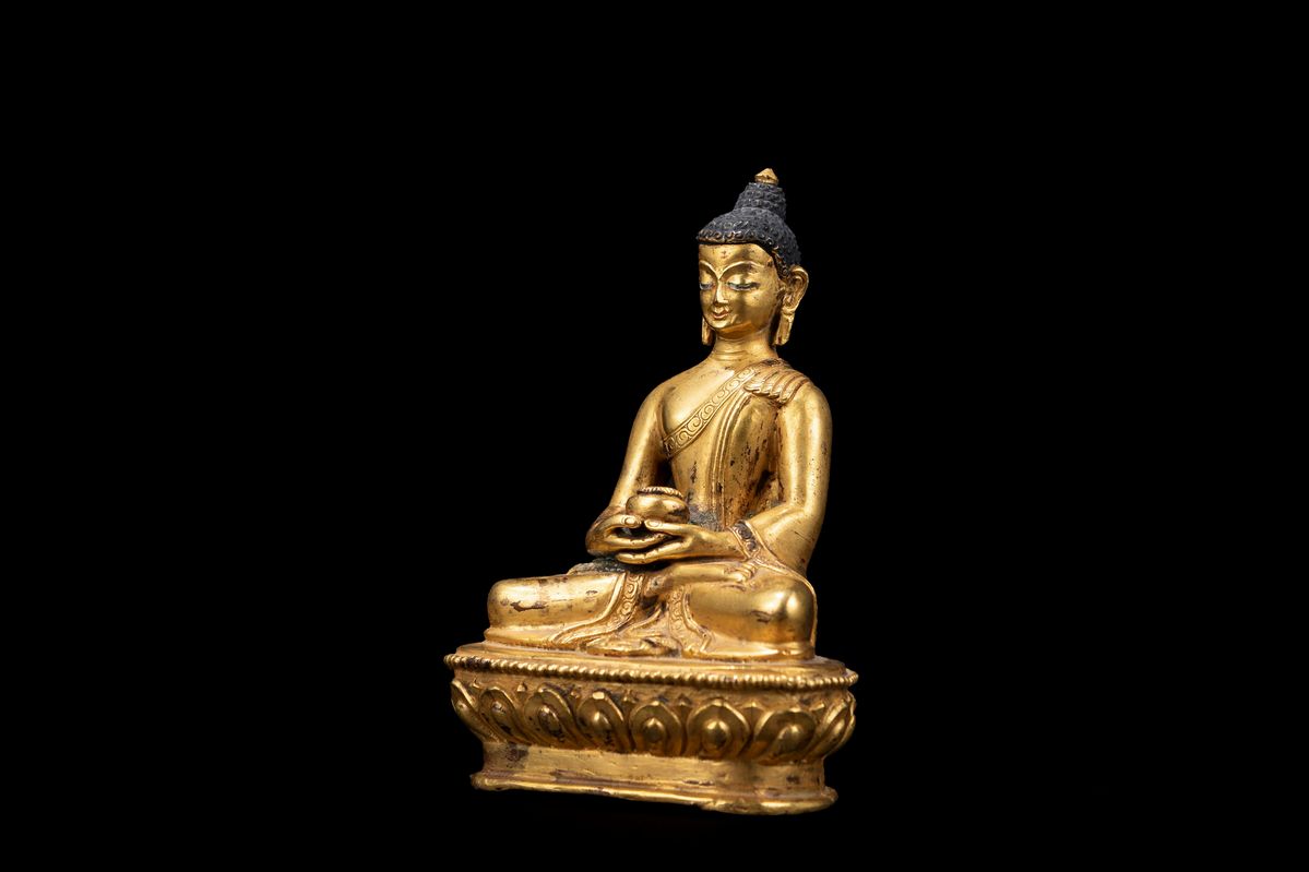 Buddha, Scultura in bronzo dorato, h 12 cm, Tibet - Nepal, XVIII secolo