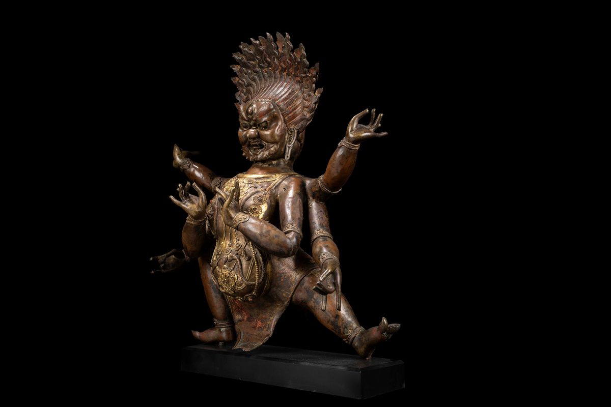 Scultore tibetano, Grande figura di Mahakala in rame e bronzo dorato