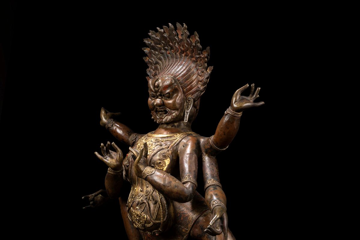 Scultore tibetano, Grande figura di Mahakala in rame e bronzo dorato