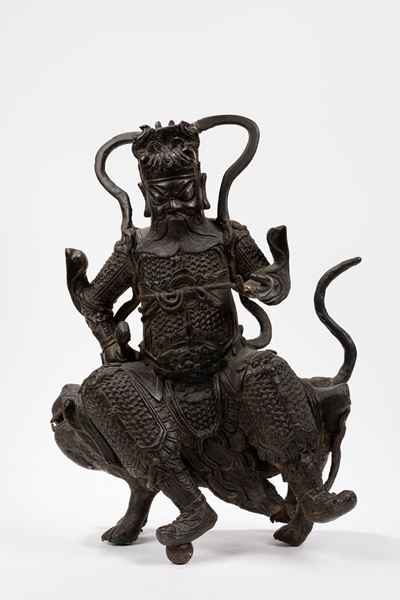 Scultura cinese in bronzo, Figura di guerriero armato su leone, Dinastia Ming
