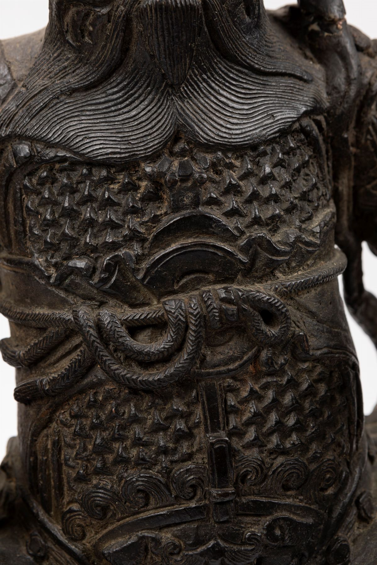 Scultura cinese in bronzo, Figura di guerriero armato su leone, Dinastia Ming