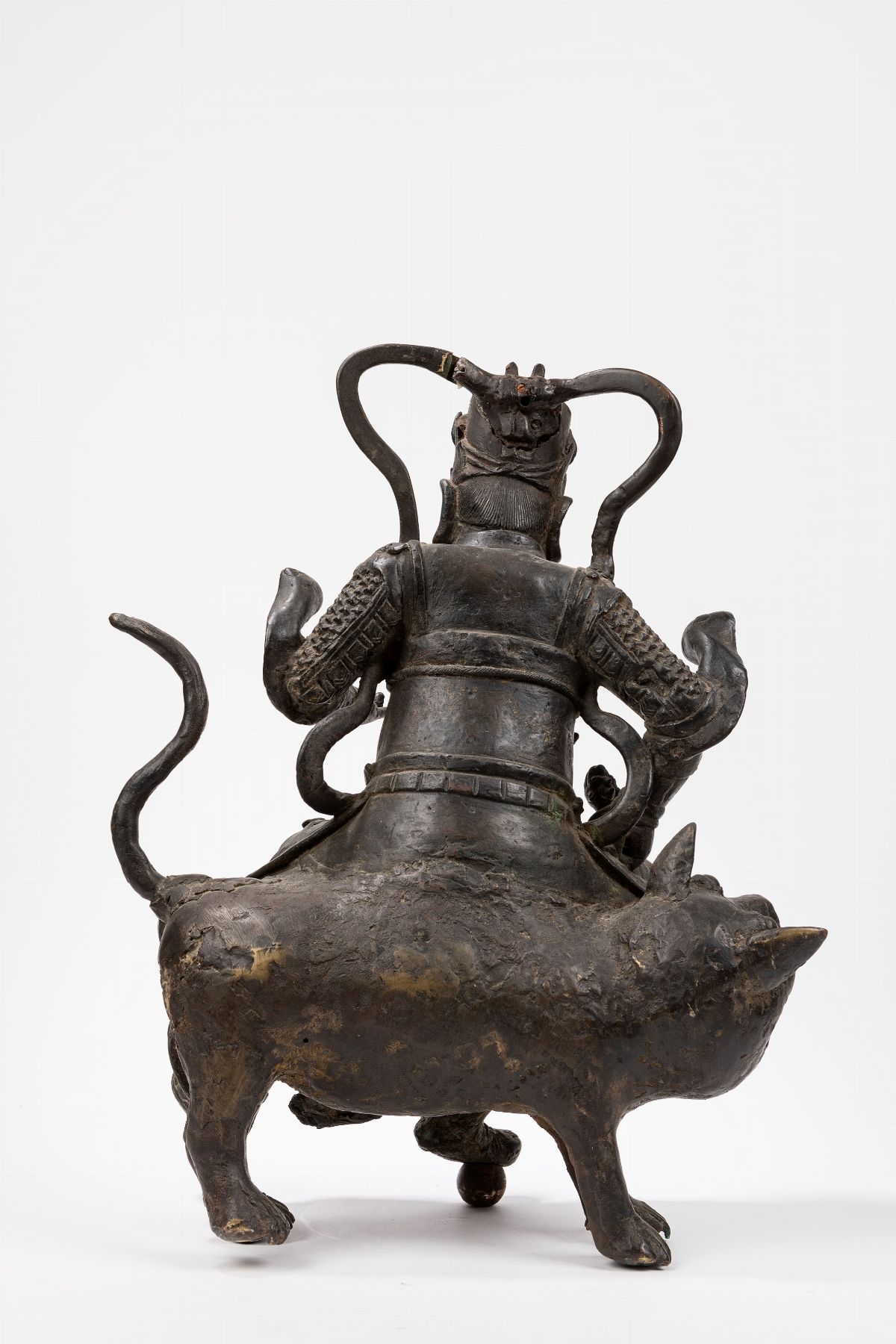 Scultura cinese in bronzo, Figura di guerriero armato su leone, Dinastia Ming