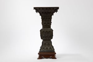 AN ARCHAISTIC GU-SHAPED BRONZE VASE