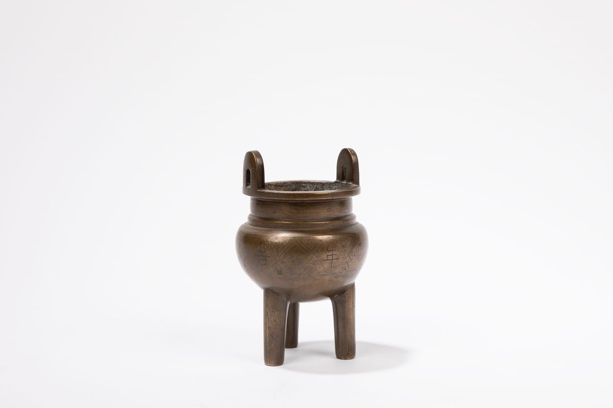 Incensiere tripode in bronzo ageminato, Cina, dinastia Qing, XVIII/XIX secolo