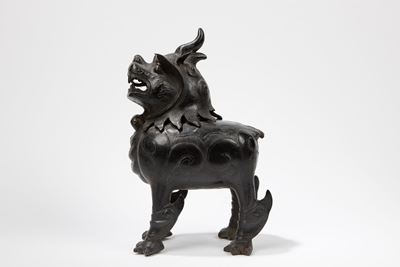 Incensiere in bronzo a forma di cane di pho, Cina, dinastia Ming (1368-1644)