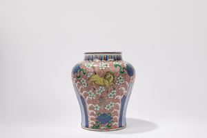 A WUCAI PORCELAIN VASE