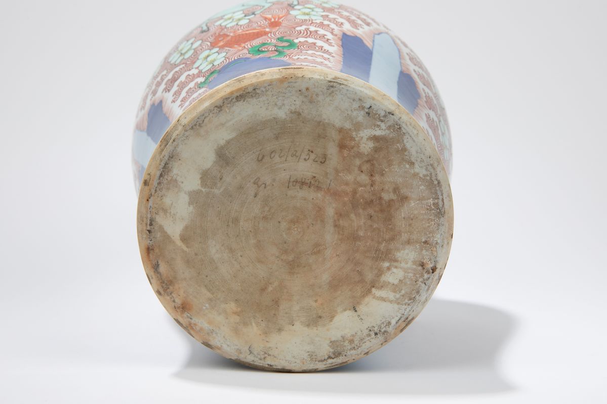 Vaso in porcellana Wucai, Cina, dinastia Qing, fine XIX secolo