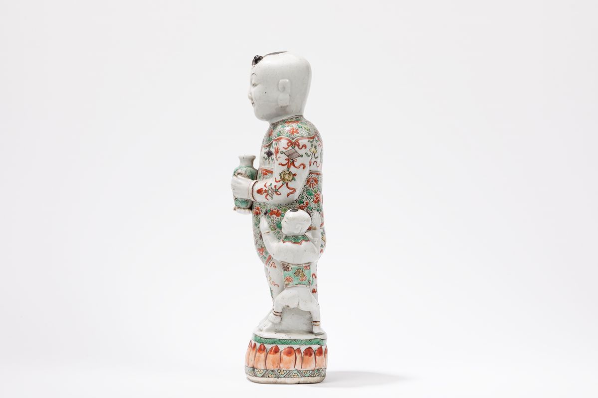Figura in porcellana, famiglia verde, Cina, periodo Kangxi (1661-1722)