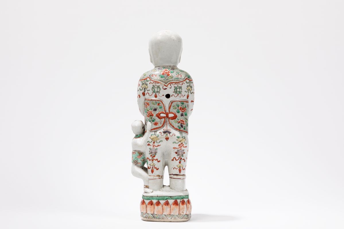 Figura in porcellana, famiglia verde, Cina, periodo Kangxi (1661-1722)