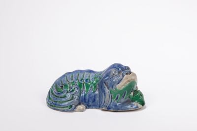 Scultura in porcellana di forma leonina, Cina, dinastia Qing, XVIII / XIX secolo