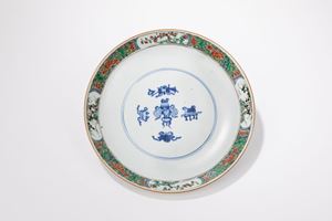 A RARE BLUE AND WHITE FAMILLE VERTE PORCELAIN DISH