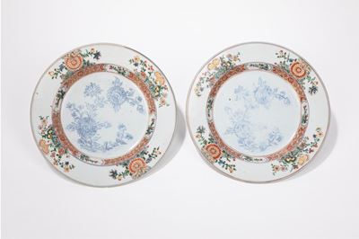 Cina, Due piatti in porcellana, Kangxi (1661-1722), diametro cm 22