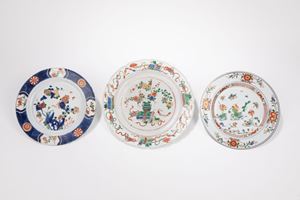 TRE PIATTI IN PORCELLANA