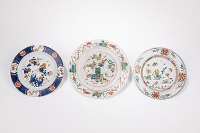 Cina, Tre piatti in porcellana, periodo Kangxi (1661-1722)