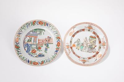 Cina, dinastia Qing, XVIII secolo, Due piatti in porcellana, d cm 23