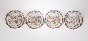 QUATTRO RARI PIATTI IN PORCELLANA MANDARIN ARMORIALE