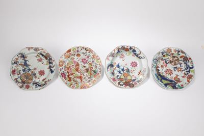 Cina, Quattro piatti in porcellana con decoro 'pseudo foglia di tabacco', periodo Qianlong (1735-...