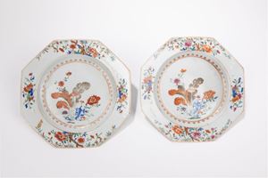 COPPIA DI PIATTI IN PORCELLANA FAMIGLIA ROSA