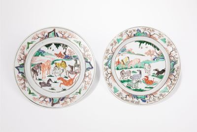 Cina, Due piatti in porcellana Famiglia Verde, periodo Kangxi
