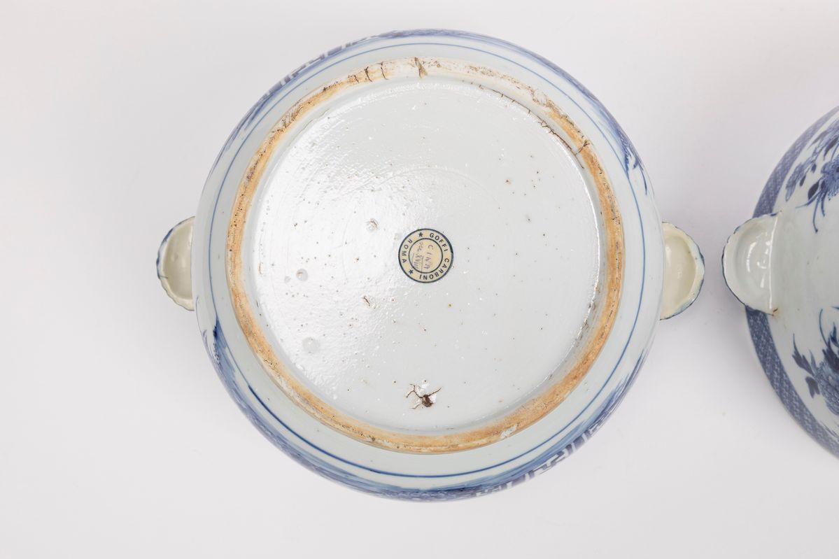 Cina, Coppia di zuppiere in porcellana bianca e blu, fine XVIII / inizio XIX secolo
