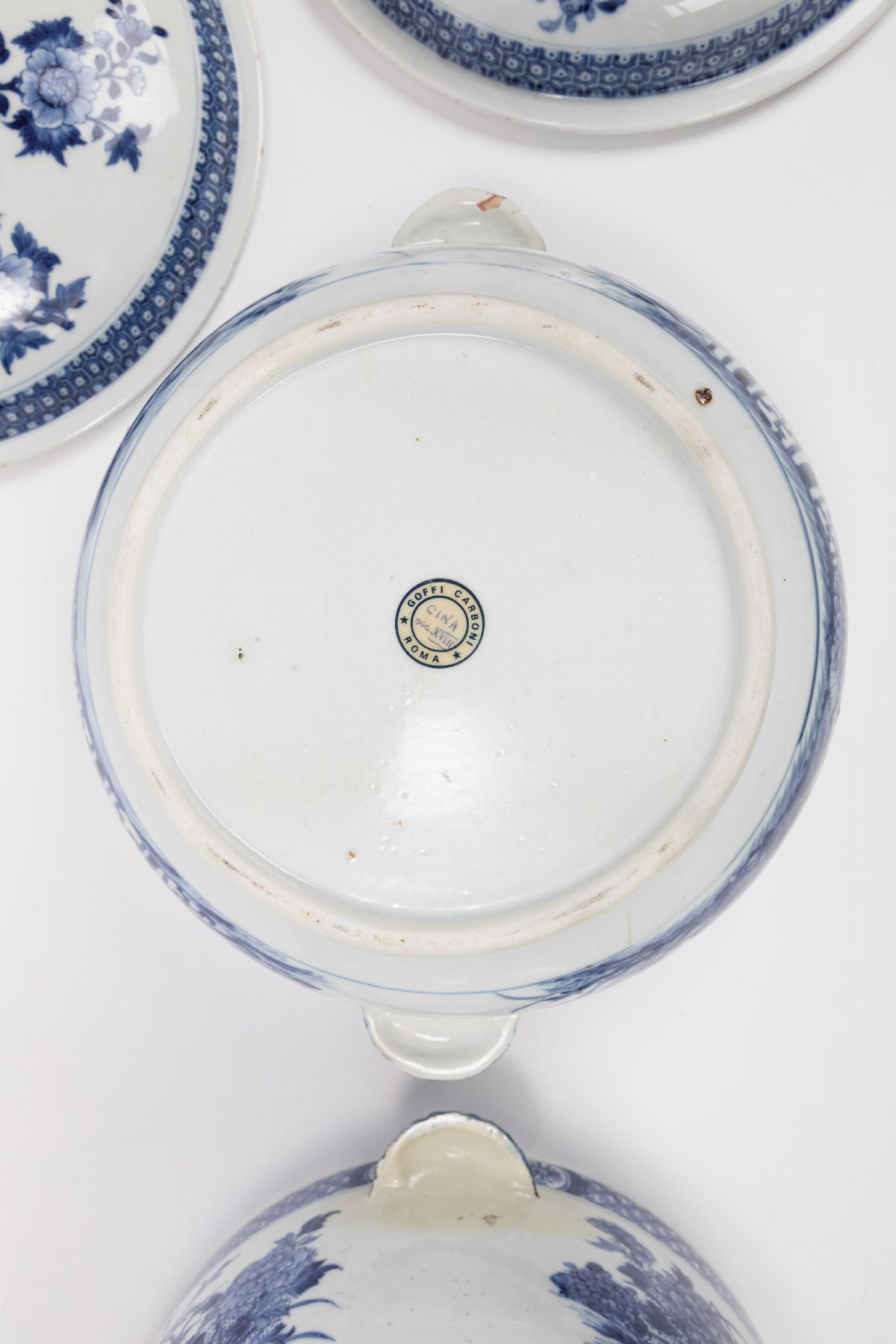 Cina, Coppia di zuppiere in porcellana bianca e blu, fine XVIII / inizio XIX secolo