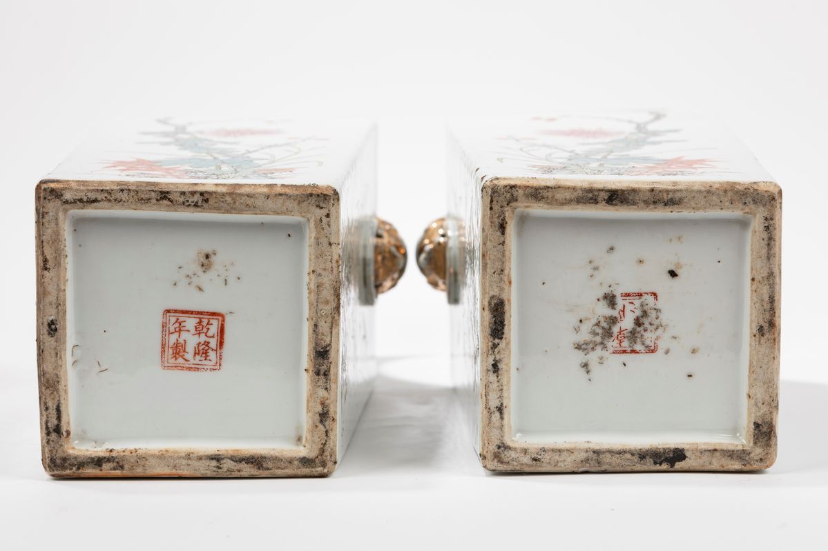 Cina, Coppia di vasi in porcellana Famiglia Rosa, h cm 42