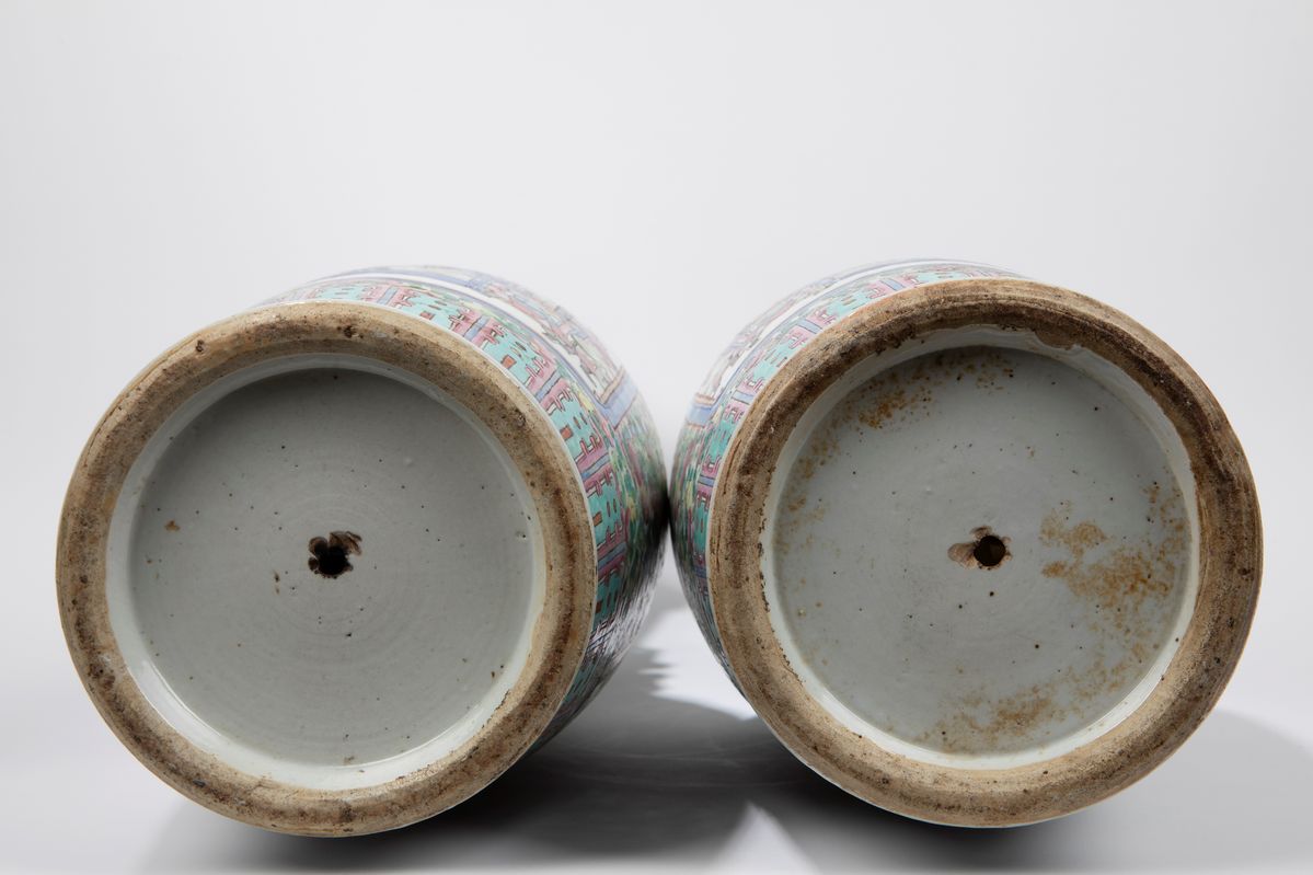 Cina, Dinastia Qing, Coppa di vasi in porcellana a forma di colonna con decorazione floreale