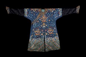 AN EMBROIDERED SILK ROBE