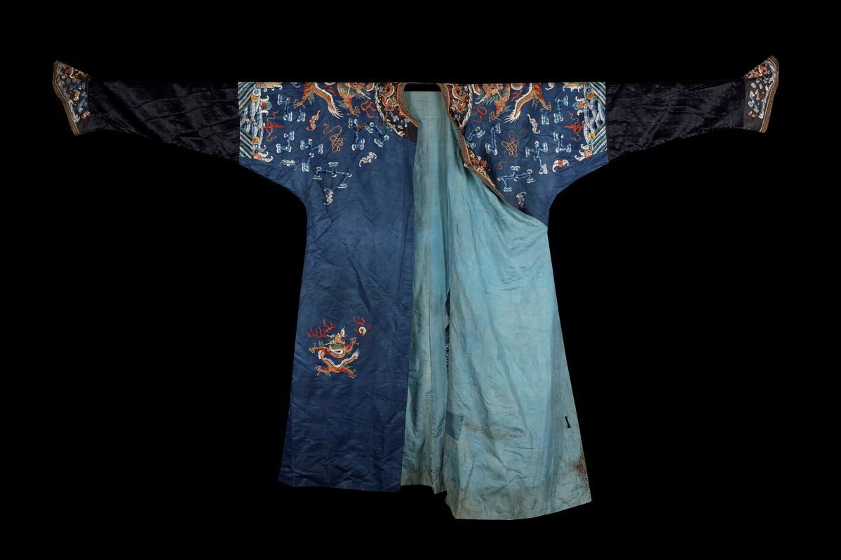 Vestito in seta ricamato, Cina, dinastia Qing, fine XIX secolo