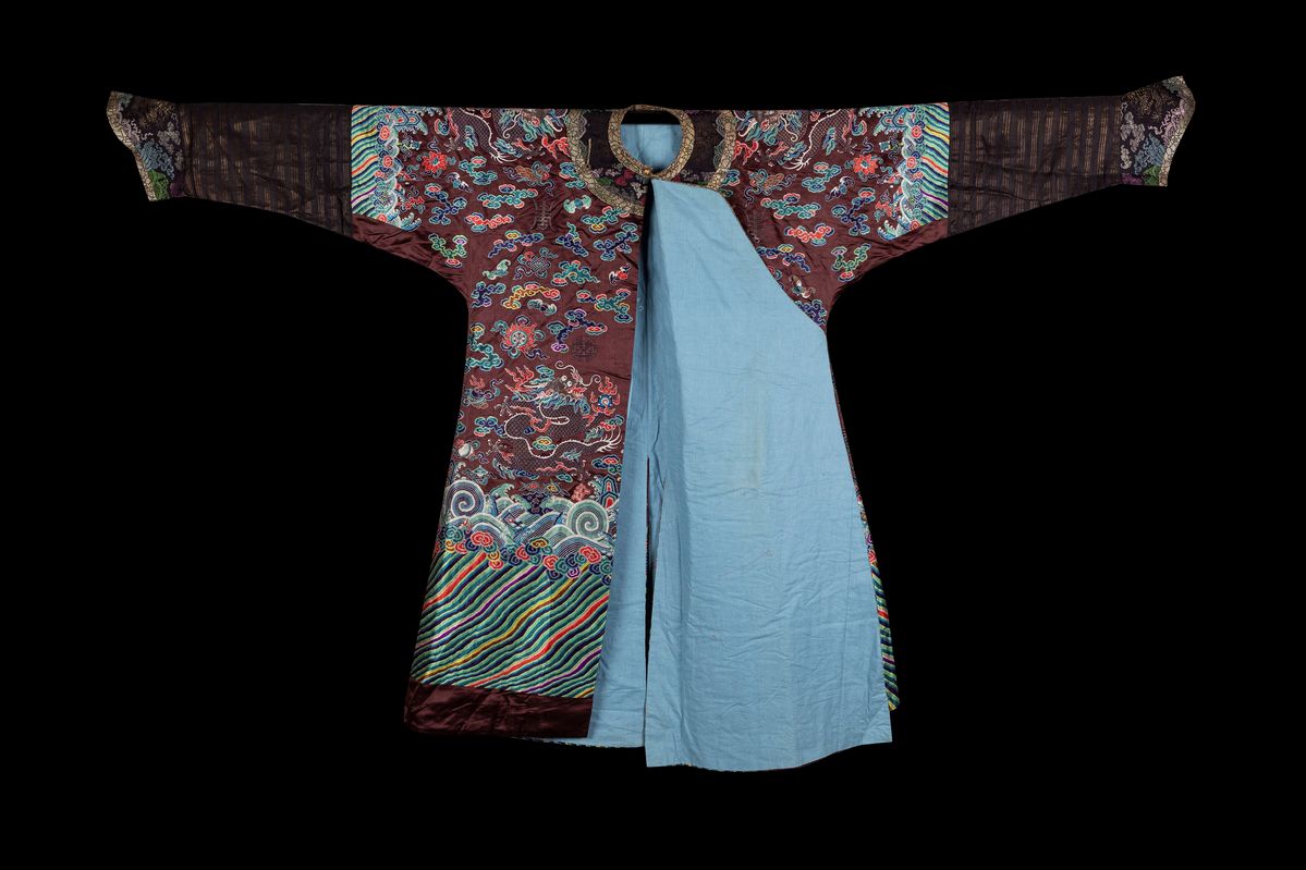 Vestito in seta ricamato, Cina, XIX / XX secolo