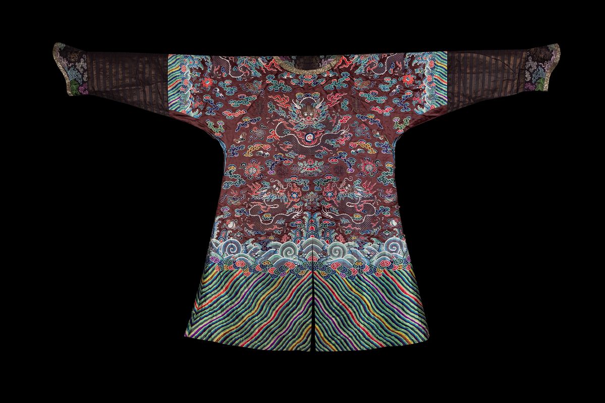 Vestito in seta ricamato, Cina, XIX / XX secolo