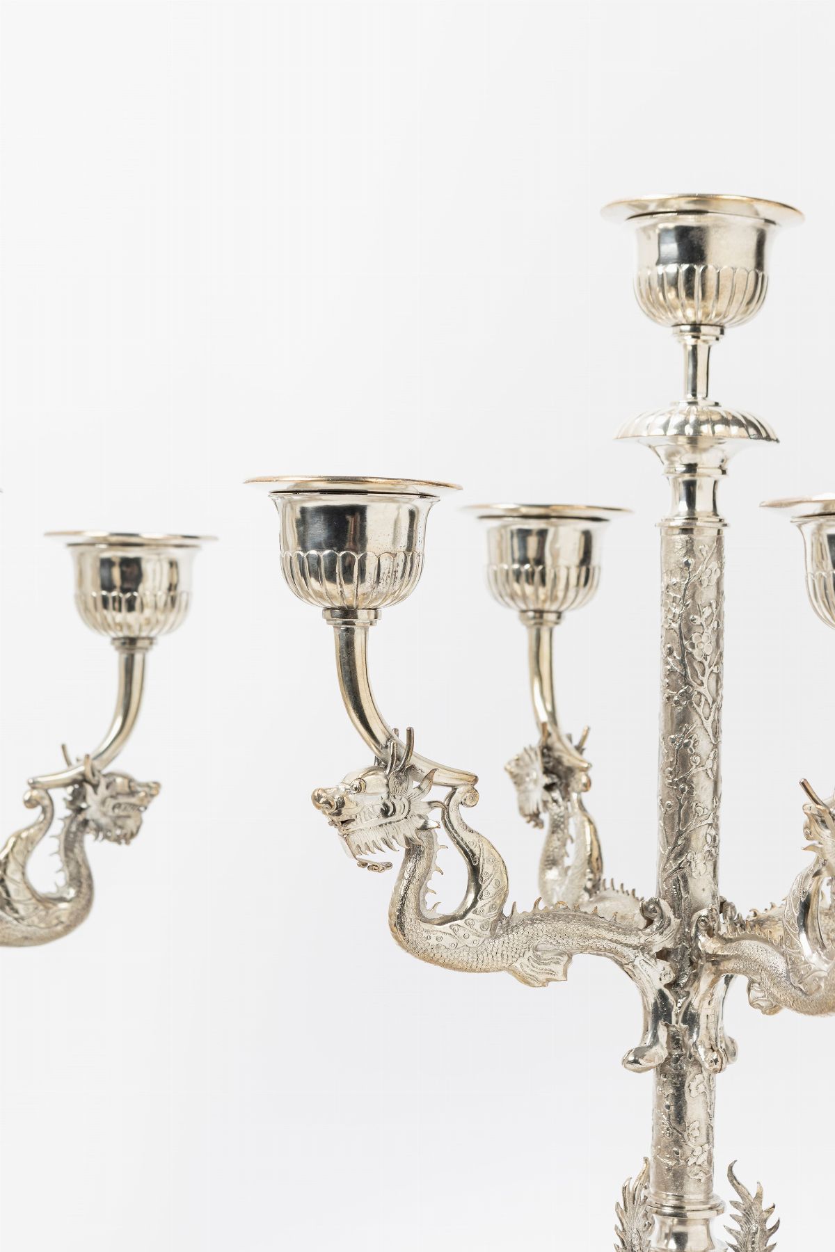 Cina, dinastia Qing, Rara coppia di candelieri in argento, fine XIX secolo