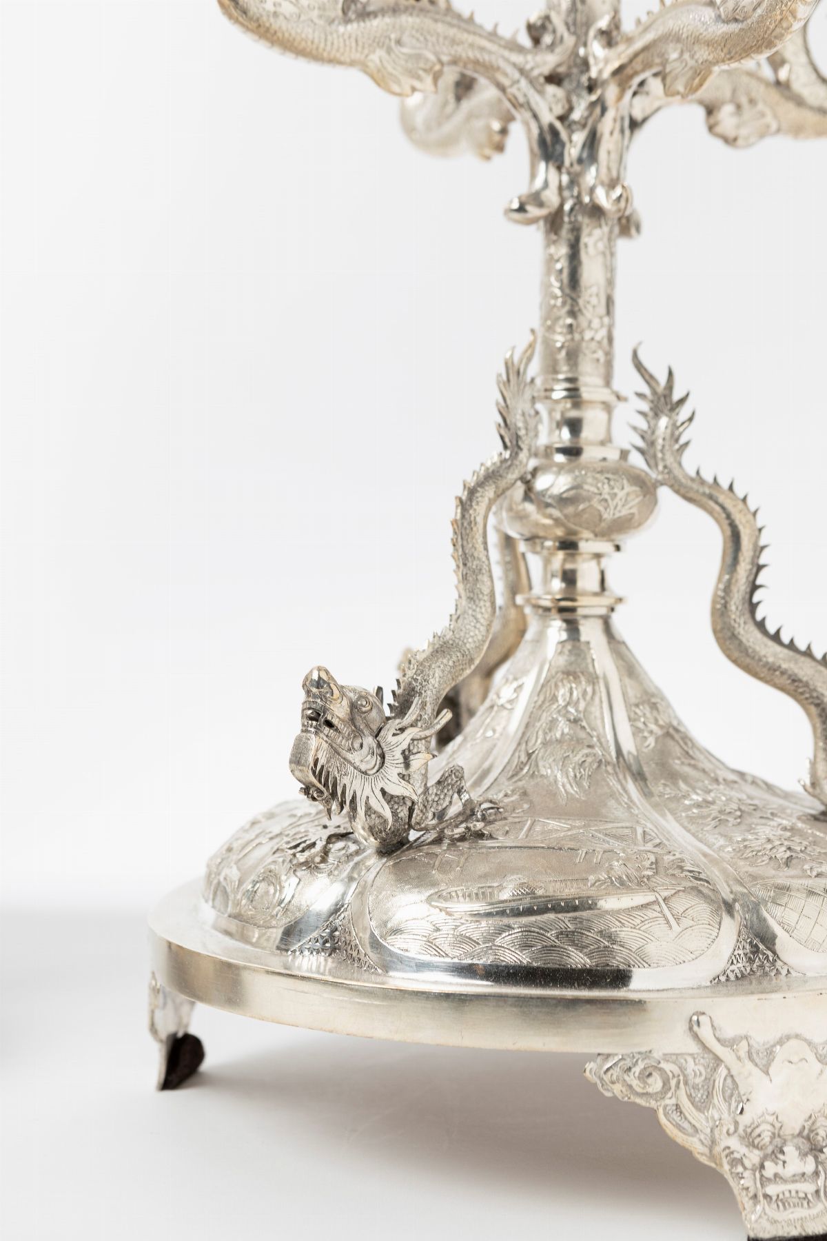 Cina, dinastia Qing, Rara coppia di candelieri in argento, fine XIX secolo