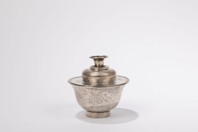 Tazza con coperchio in argento, Cina, inizio XX secolo