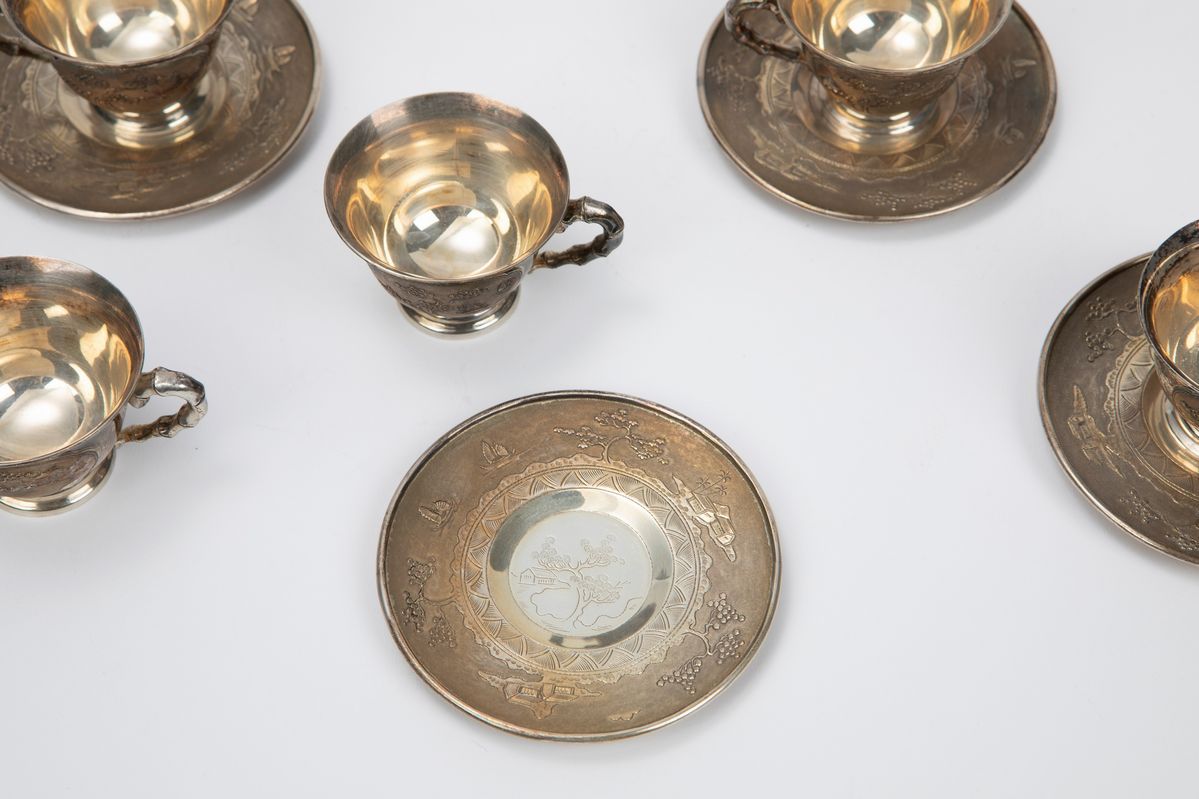 Set di sei piattini e tazzine in argento, Vietnam, inizio XX secolo