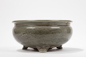 A LONGQUAN CELADON PORCELAIN CENSER