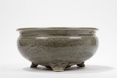 Incensiere tripode Longquan, porcellana celadon, Cina, dinastia Ming (1368-1644)