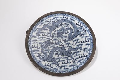 Placchetta in porcellana circolare, Cina, dinastia Qing, fine XIX secolo