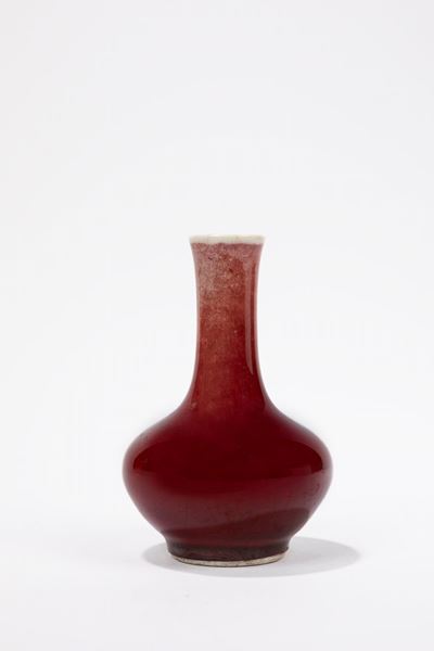Vaso in porcellana a forma di bottiglia, Cina, XIX / XX secolo