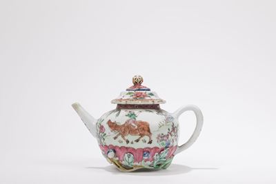 Teiera in porcellana Famiglia Rosa, Cina, periodo Yongzheng (1723-1735)