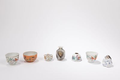 Cina, Set di sette oggetti in porcellana, XIX / XX secolo