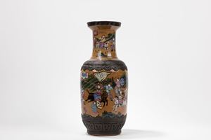 A NANKING PORCELAIN VASE
